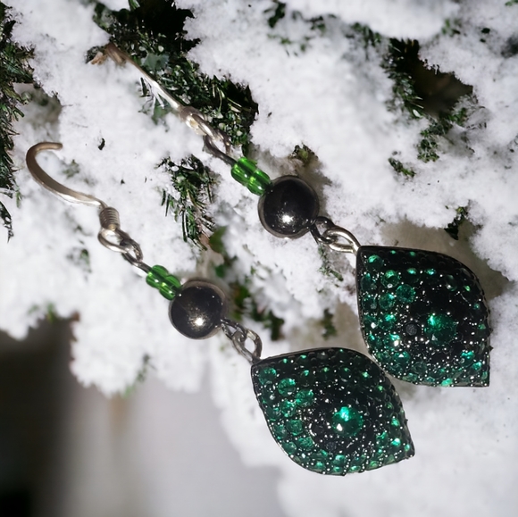 Emerald Green & Hematite Handcrafted Earrings - Picture 4 of 7